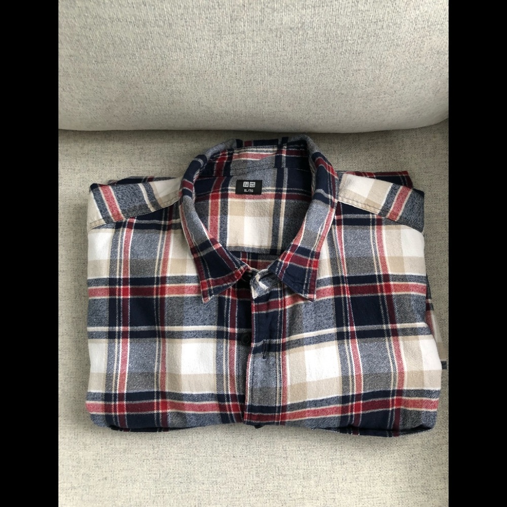Uniqlo men’s longsleeve shirt